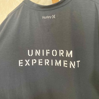 ユニフォームエクスペリメント(uniform experiment)のHurley UE uniform experiment コラボ Tシャツ 黒　(Tシャツ/カットソー(半袖/袖なし))