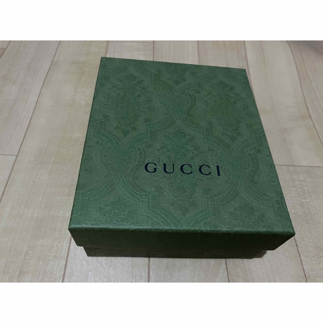 Gucci(グッチ)のGUCCI   二つ折り財布　レザー　本革 レディースのファッション小物(財布)の商品写真