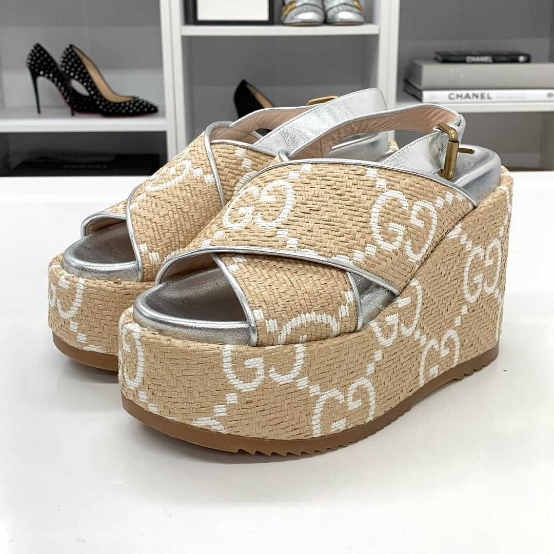 Gucci(グッチ)の7356 グッチ プラットフォーム グッチシマ ラタン GGロゴ 厚底サンダル  レディースの靴/シューズ(サンダル)の商品写真