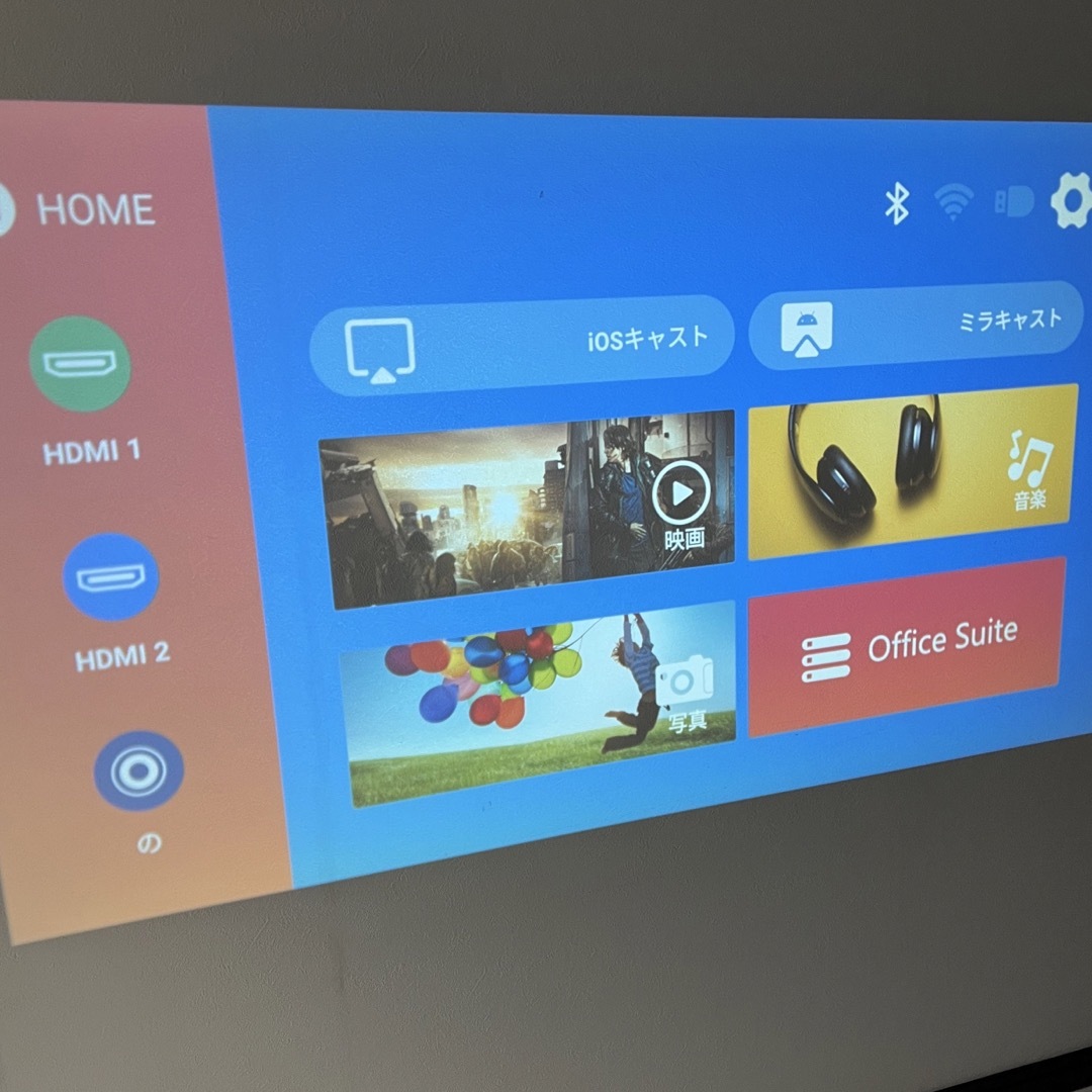 プロジェクター❣️WiFi 小型プロジェクター 家庭用 4K ホームシアター スマホ/家電/カメラのテレビ/映像機器(プロジェクター)の商品写真