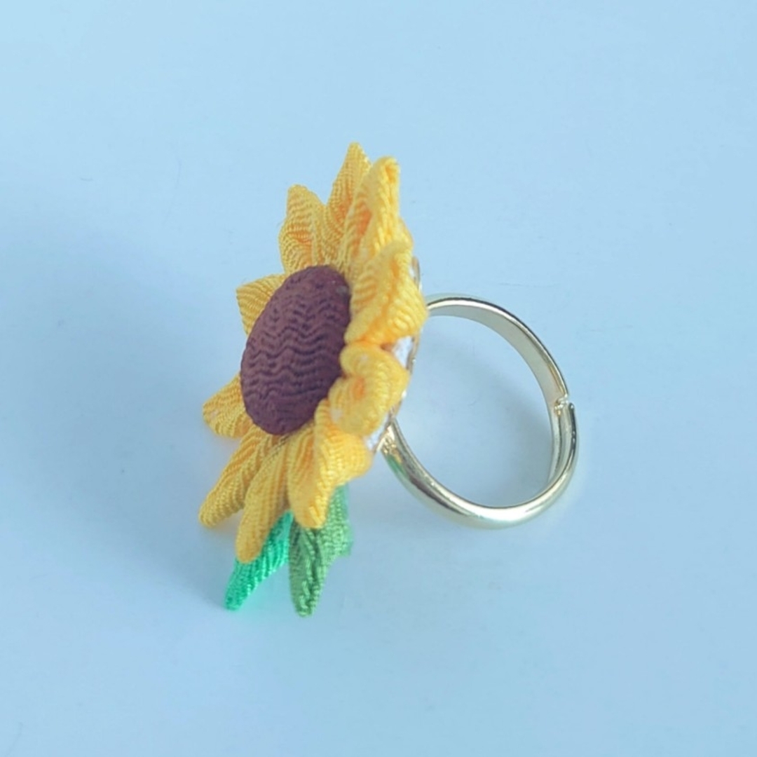 つまみ細工 ❁ 指輪【ひまわり🌻】 ハンドメイドのアクセサリー(リング)の商品写真