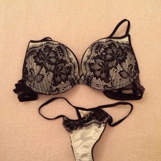 ラヴィジュール(Ravijour)のD70ブラ&Tバックセクシーセット(セット/コーデ)