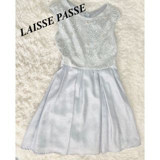 レッセパッセ(LAISSE PASSE)のLAISSE PASSE 水色 花柄 ワンピース 刺繍 ビジュー(ひざ丈ワンピース)