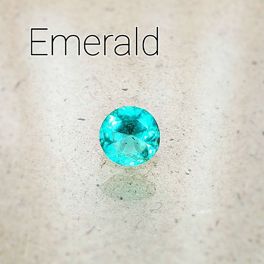エメラルド 天然石 ルース ハンドメイドの素材/材料(各種パーツ)の商品写真