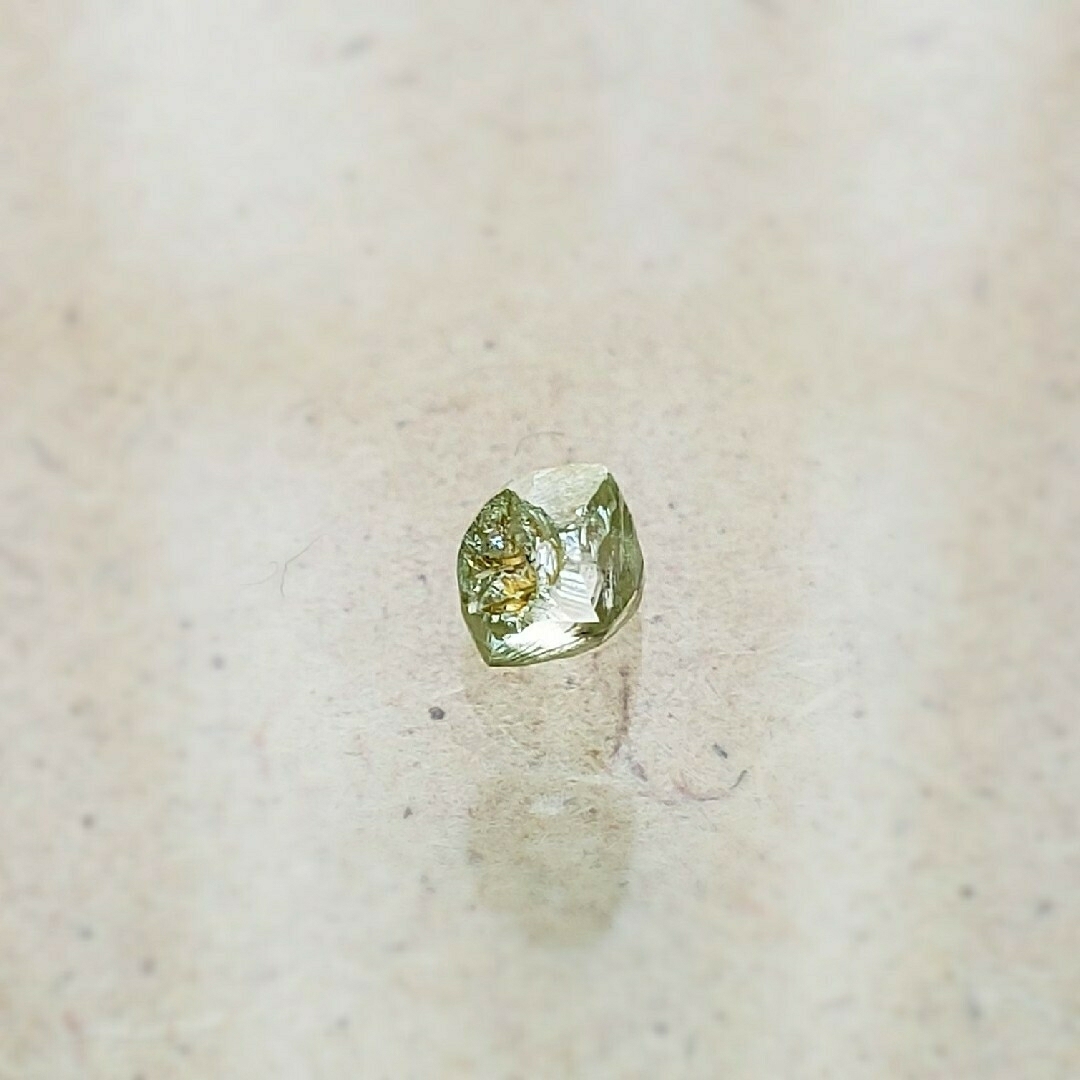 イエローダイヤモンド 原石 天然石 ルース ハンドメイドの素材/材料(各種パーツ)の商品写真