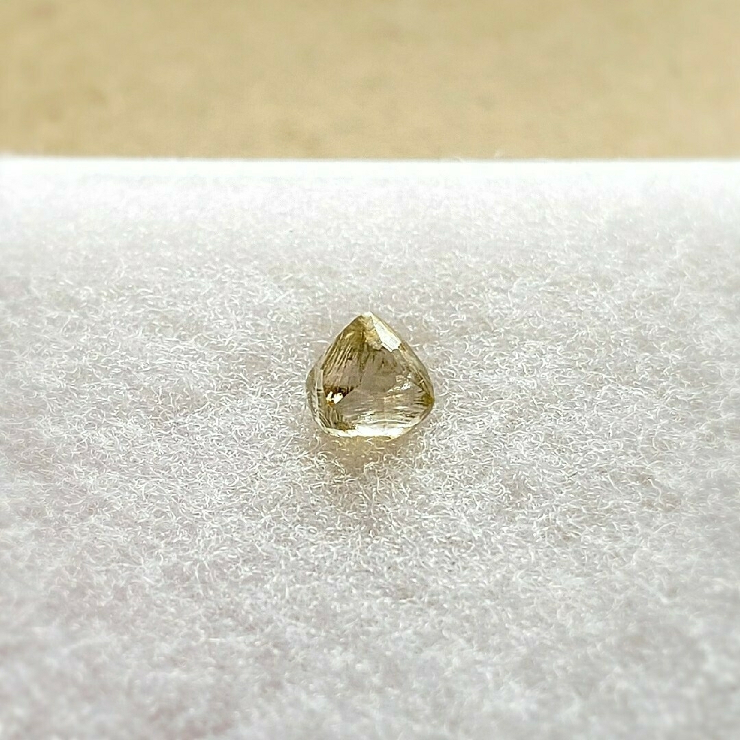 イエローダイヤモンド 原石 天然石 ルース ハンドメイドの素材/材料(各種パーツ)の商品写真