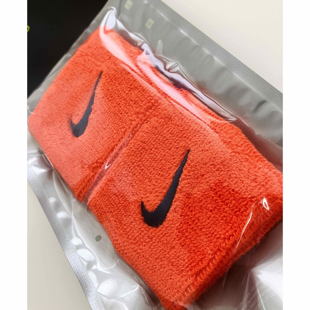 NIKE(ナイキ)のナイキ リストバンド スポーツ/アウトドアのトレーニング/エクササイズ(その他)の商品写真