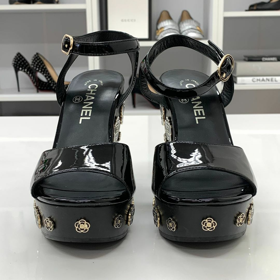 CHANEL(シャネル)の7300 シャネル パテント ウッド カメリア ココマーク ウェッジサンダル レディースの靴/シューズ(サンダル)の商品写真