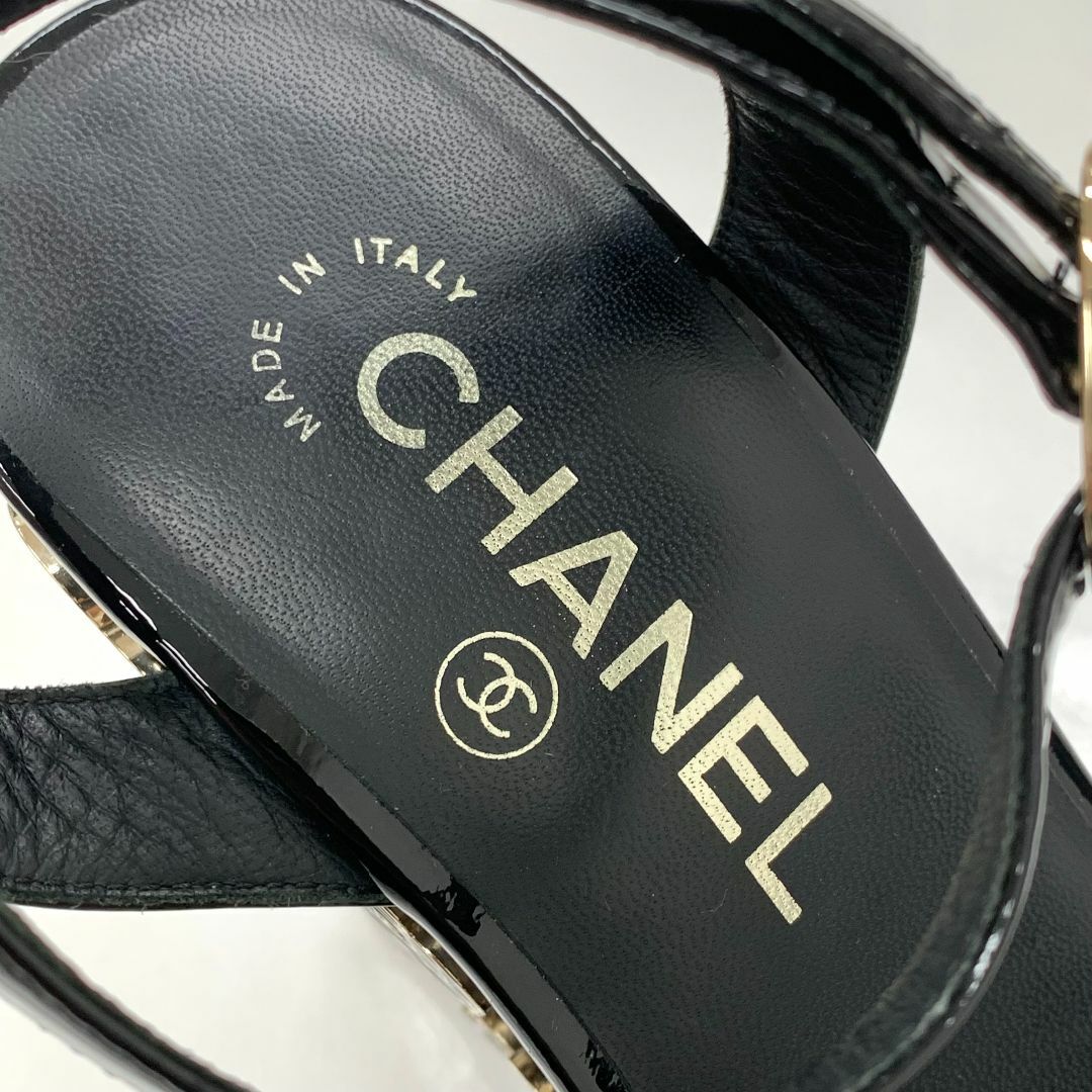 CHANEL(シャネル)の7300 シャネル パテント ウッド カメリア ココマーク ウェッジサンダル レディースの靴/シューズ(サンダル)の商品写真