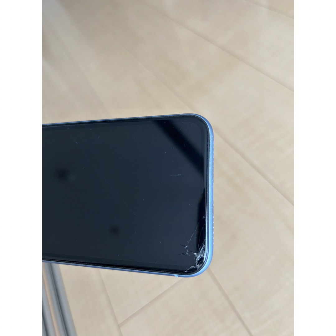 iPhone(アイフォーン)のApple iPhone XR 128GB SIMフリーBLUE ケース 台座付 スマホ/家電/カメラのスマートフォン/携帯電話(スマートフォン本体)の商品写真