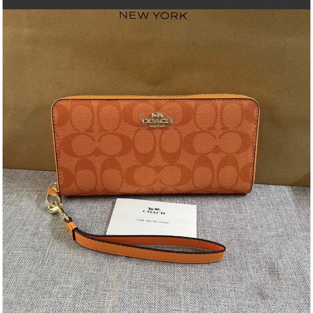 COACH - 新品 コーチ長財布ストラップ付 オレンジ シグネチャー の通販