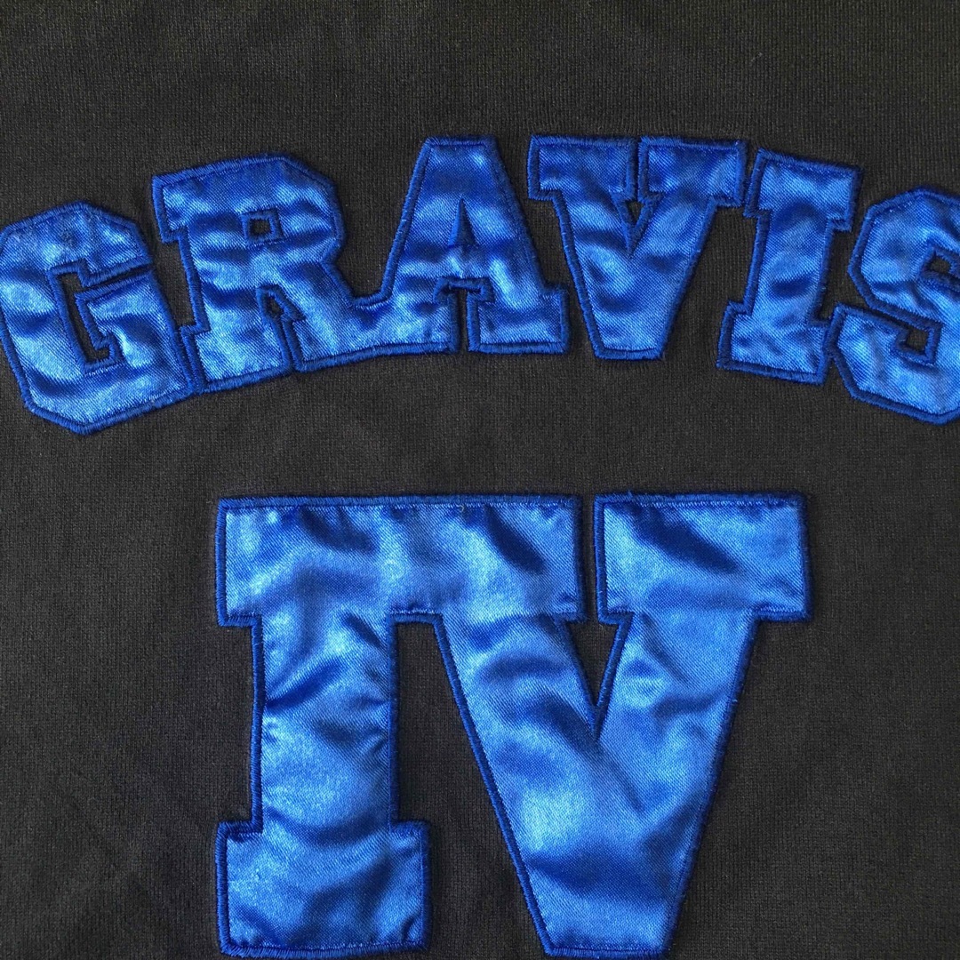 gravis(グラビス)のgravis グラヴィス　ロゴ　ワッペン　Tシャツ　ブラック×ブルー メンズのトップス(Tシャツ/カットソー(半袖/袖なし))の商品写真