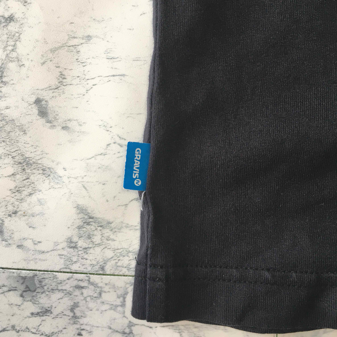 gravis(グラビス)のgravis グラヴィス　ロゴ　ワッペン　Tシャツ　ブラック×ブルー メンズのトップス(Tシャツ/カットソー(半袖/袖なし))の商品写真