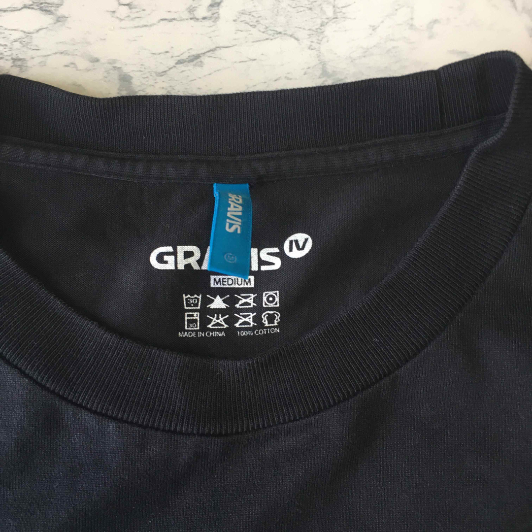 gravis(グラビス)のgravis グラヴィス　ロゴ　ワッペン　Tシャツ　ブラック×ブルー メンズのトップス(Tシャツ/カットソー(半袖/袖なし))の商品写真