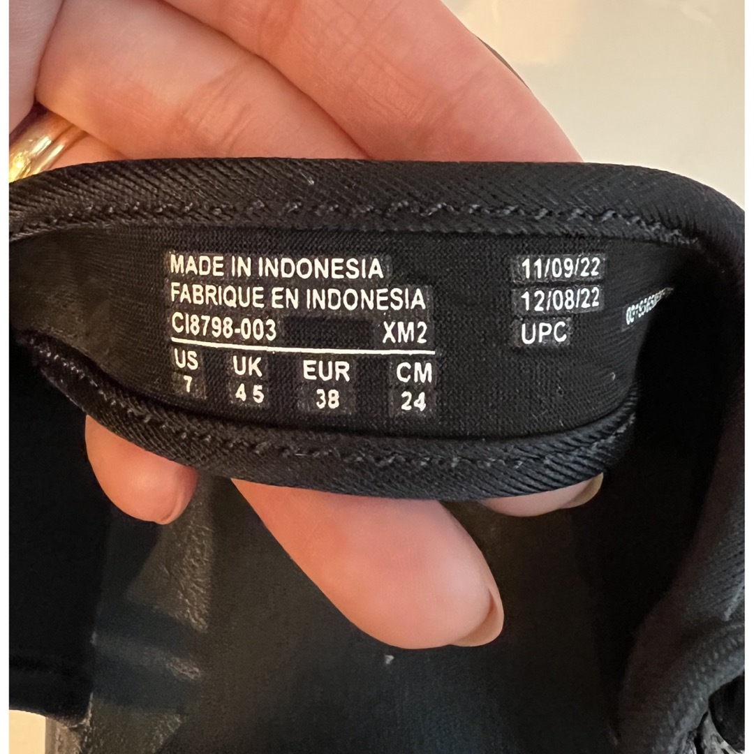 NIKE(ナイキ)のNIKE エアマックスココ　黒 レディースの靴/シューズ(サンダル)の商品写真