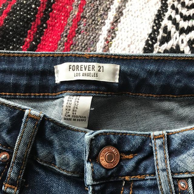 FOREVER 21(フォーエバートゥエンティーワン)のforever21☆スキニーデニム☆24 レディースのパンツ(デニム/ジーンズ)の商品写真