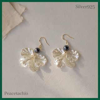 ピアス　Silver925　花びら　ホワイト グレー　収納ケース付　(イヤーカフ)