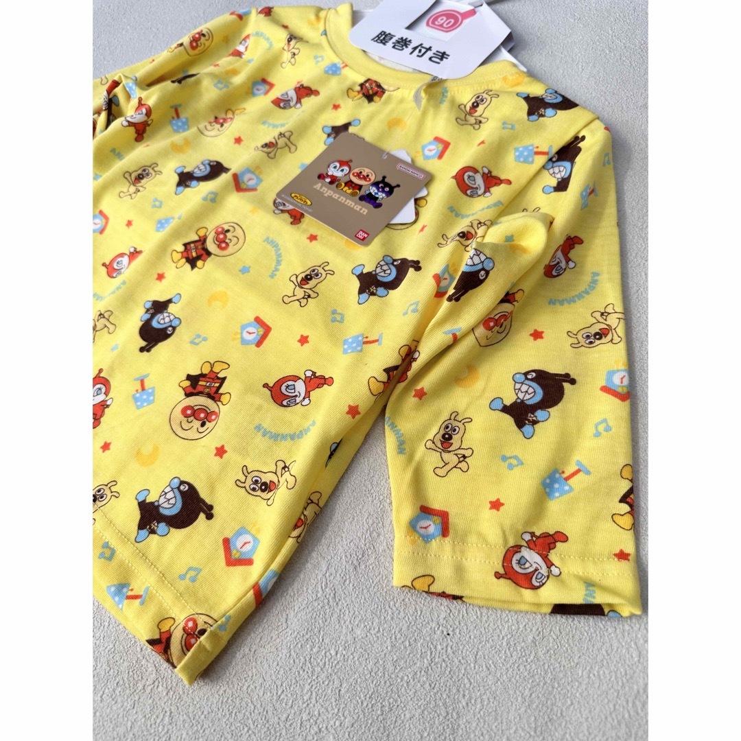 アンパンマン　Anpanman 1年中素材　長袖パジャマ　新品　90cm キッズ/ベビー/マタニティのキッズ服女の子用(90cm~)(パジャマ)の商品写真