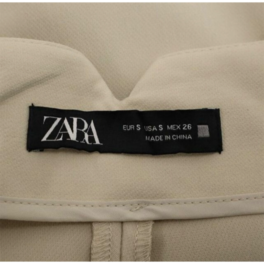 ZARA(ザラ)のZARA テーパードパンツ 定番型 レディースのパンツ(カジュアルパンツ)の商品写真