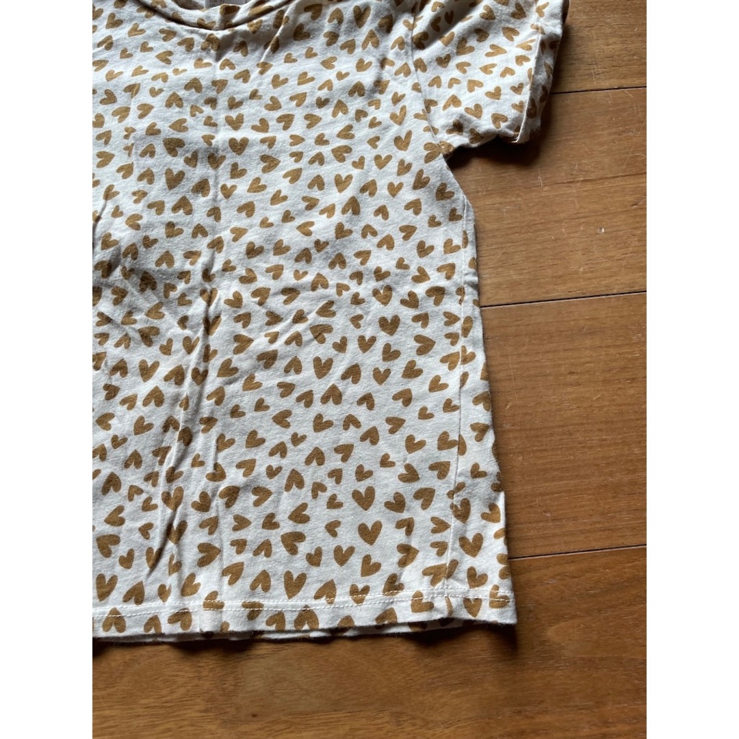 H&M(エイチアンドエム)の1回着用のみ　H&M Baby ブラウンハートTシャツ２枚セット 1.5Y-2Y キッズ/ベビー/マタニティのベビー服(~85cm)(Ｔシャツ)の商品写真