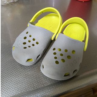 クロックス(crocs)のクロックス　サイズC9　グレー✕黄色(サンダル)