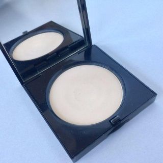 ボビイブラウン(BOBBI BROWN)のボビイブラウン プレストパウダー　ペール　イエロー(フェイスパウダー)