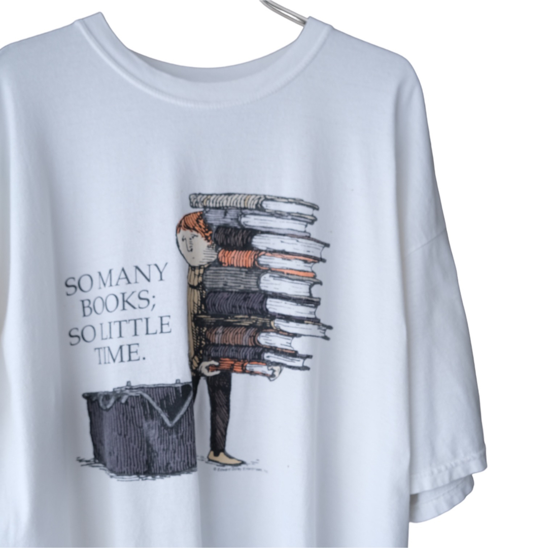 GILDAN(ギルタン)の00s GILDAN Edward Gorey SO MANY BOOKS メンズのトップス(Tシャツ/カットソー(半袖/袖なし))の商品写真