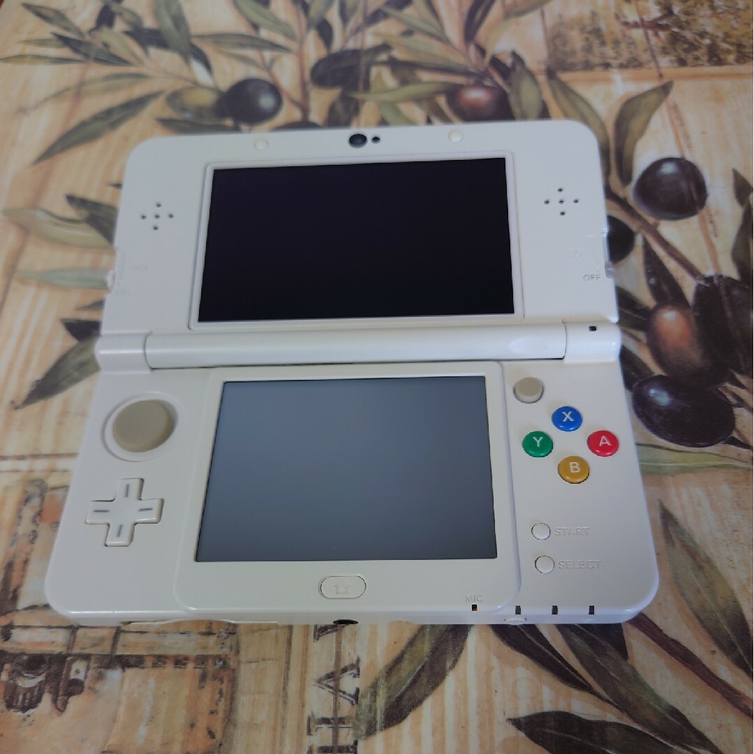 Newニンテンドー3DS ホワイト本体 1