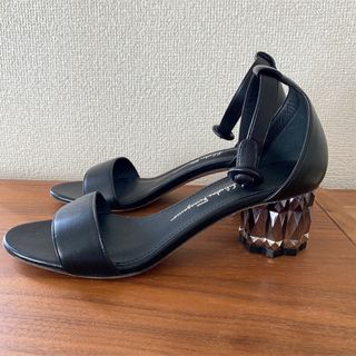 新品◆FERRAGAMO ストラップサンダル ジオメトリックヒール