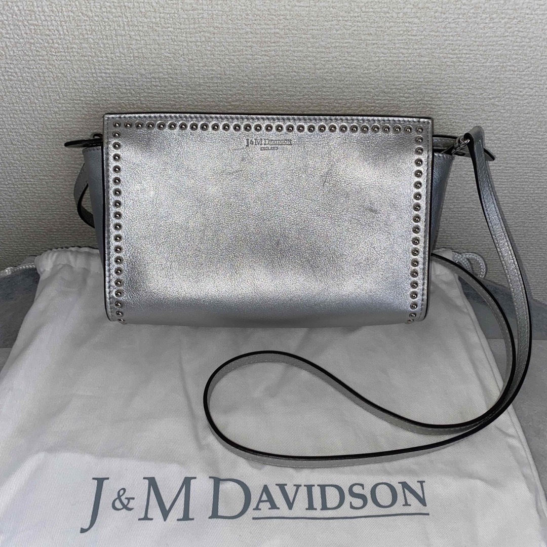 湯いい〜のレディース美品 J\u0026M DAVIDSON シルバー スタッズ ショルダーバッグ