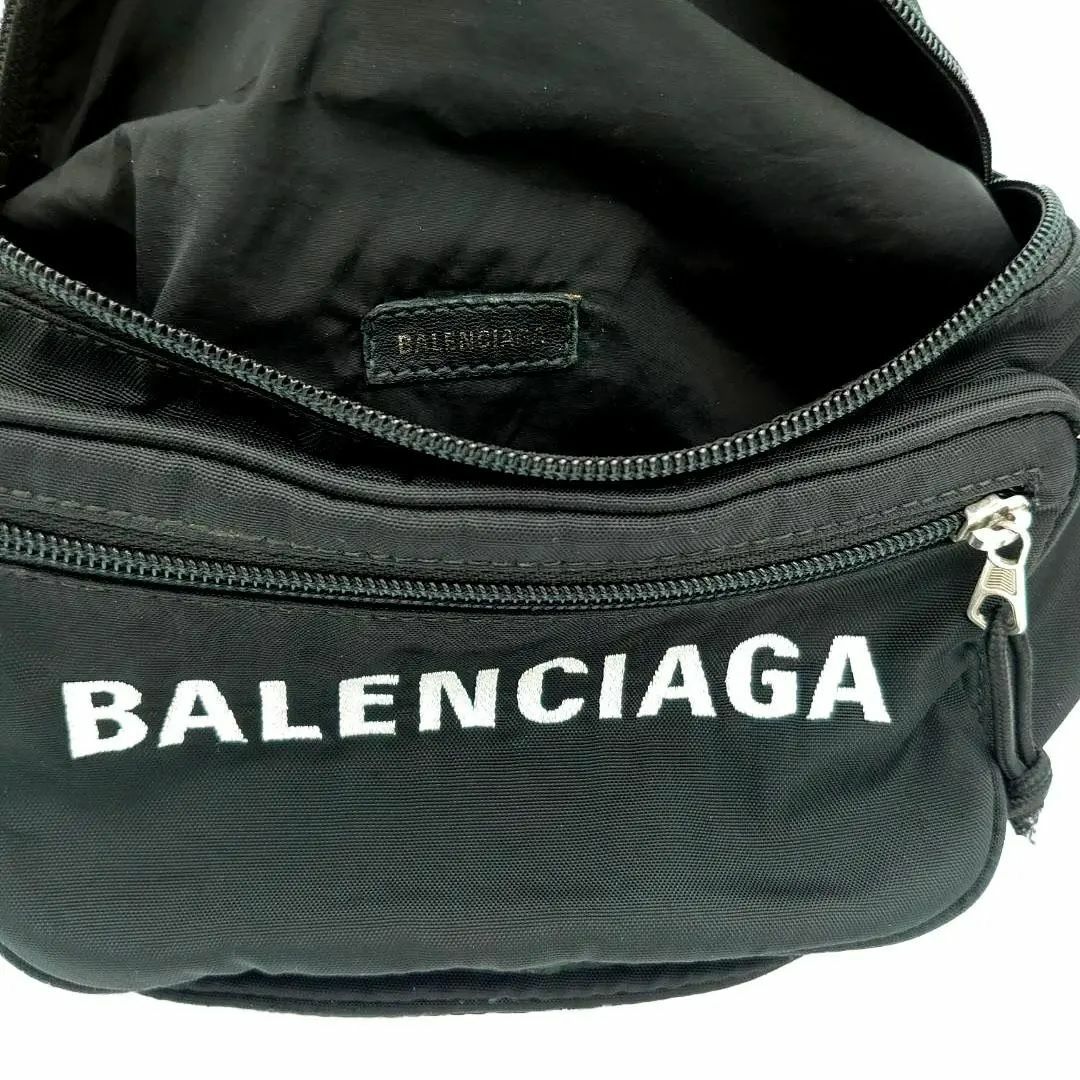 Balenciaga - 【バレンシアガ】ナイロンボディーバッグ ウエストポーチ
