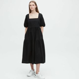 ユニクロ(UNIQLO)の【新品タグ付き】リネンブレンドシャーリングワンピース　ユニクロ　M 黒(ロングワンピース/マキシワンピース)