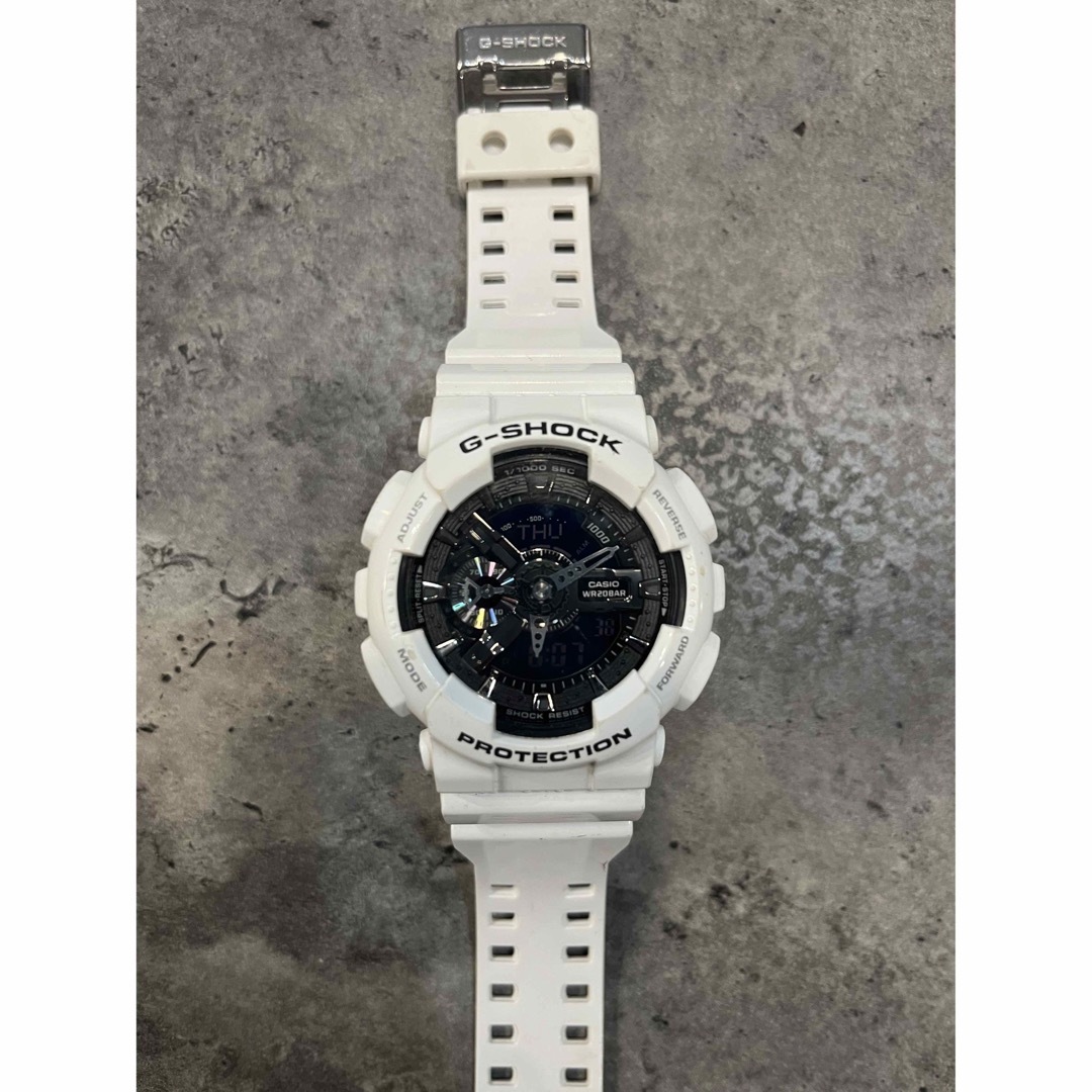 G-SHOCK(ジーショック)のG-SHOCK ホワイト　白 メンズの時計(腕時計(デジタル))の商品写真