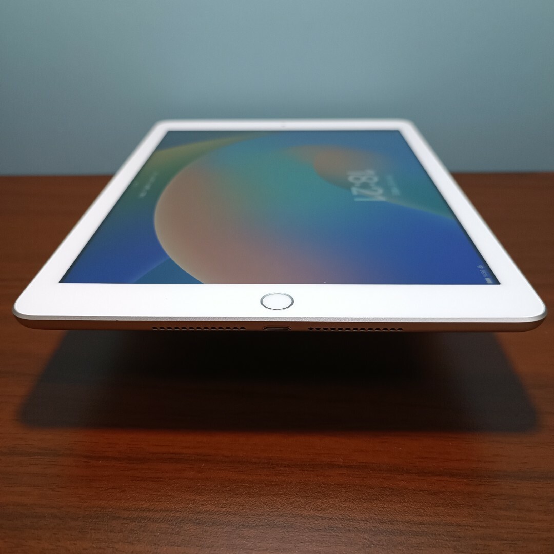Apple - (美品) iPad 第5世代 Wifi Simフリー32GBキーボード付きの通販