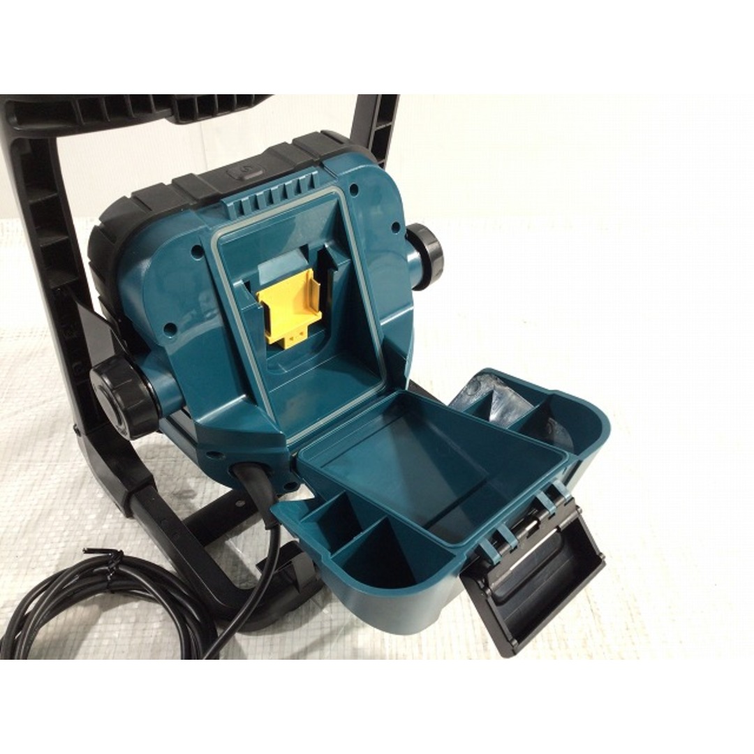 Makita(マキタ)の☆比較的綺麗☆ makita マキタ 14.4V/18V 充電式LEDスタンドライト ML805 本体のみ 作業用ライト 投光器 LEDライト 75604 自動車/バイクのバイク(工具)の商品写真