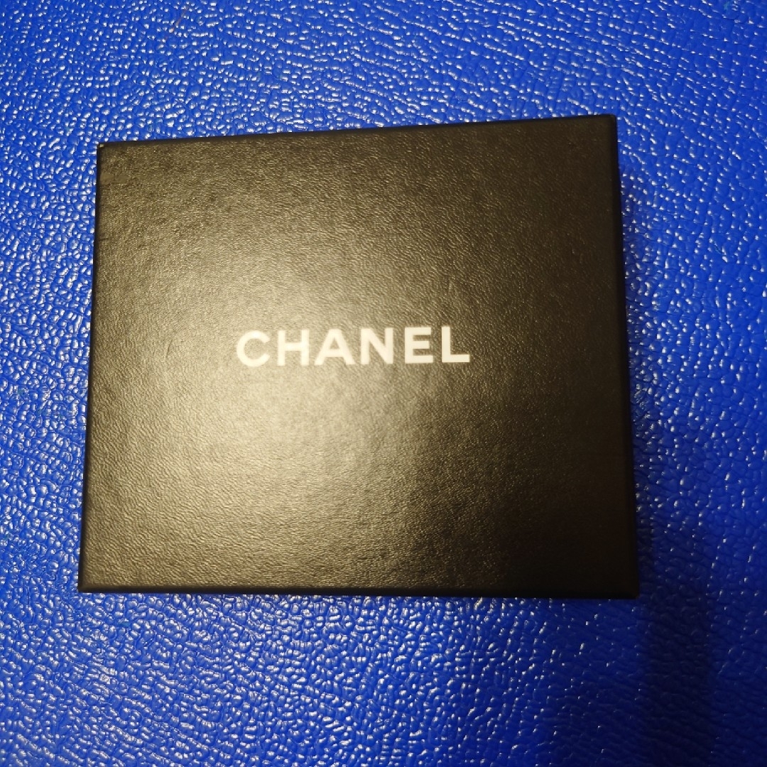 CHANEL(シャネル)のシャネル　エナメル　財布 レディースのファッション小物(財布)の商品写真
