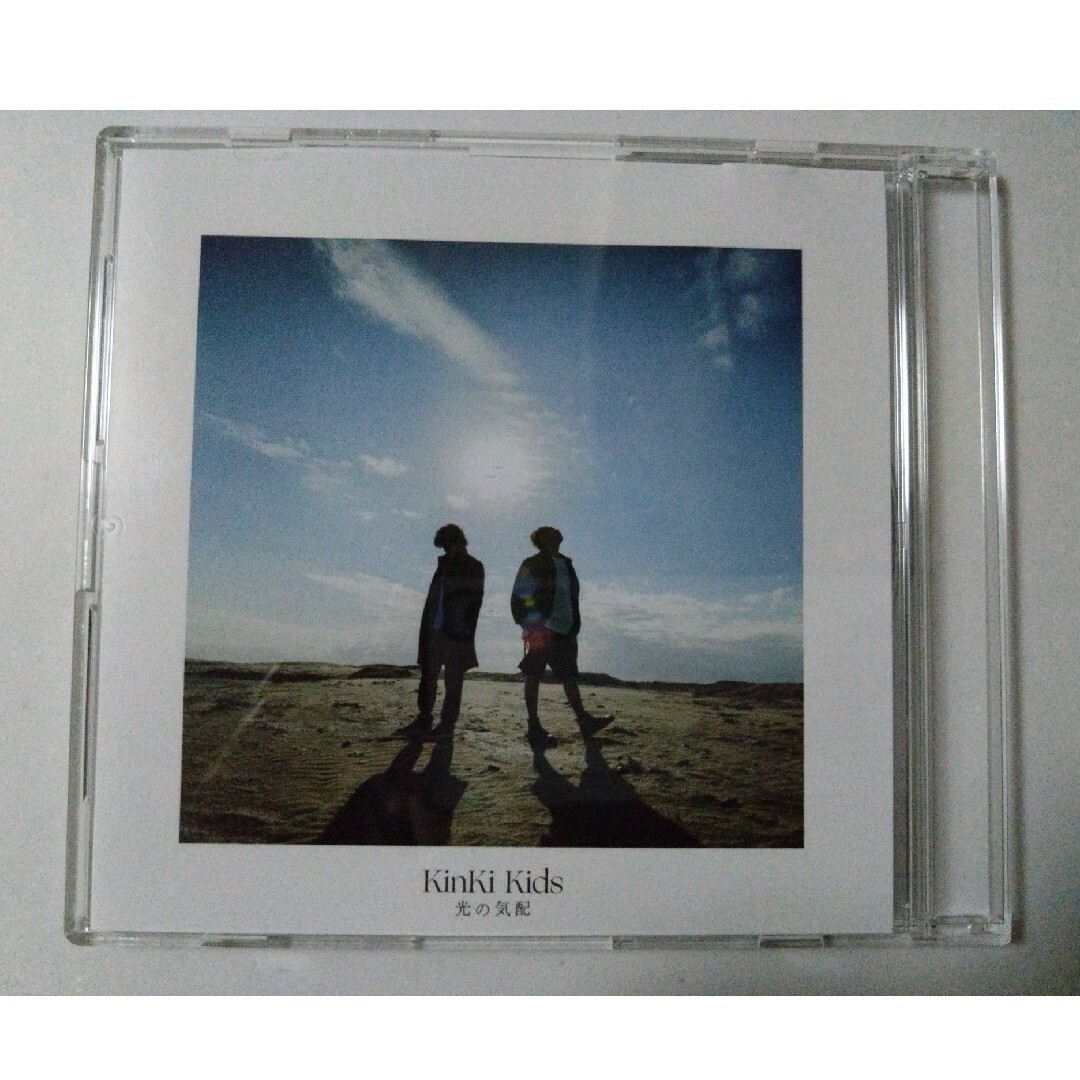 KinKi Kids(キンキキッズ)の【通常盤】光の気配 / KinKi Kids エンタメ/ホビーのCD(ポップス/ロック(邦楽))の商品写真