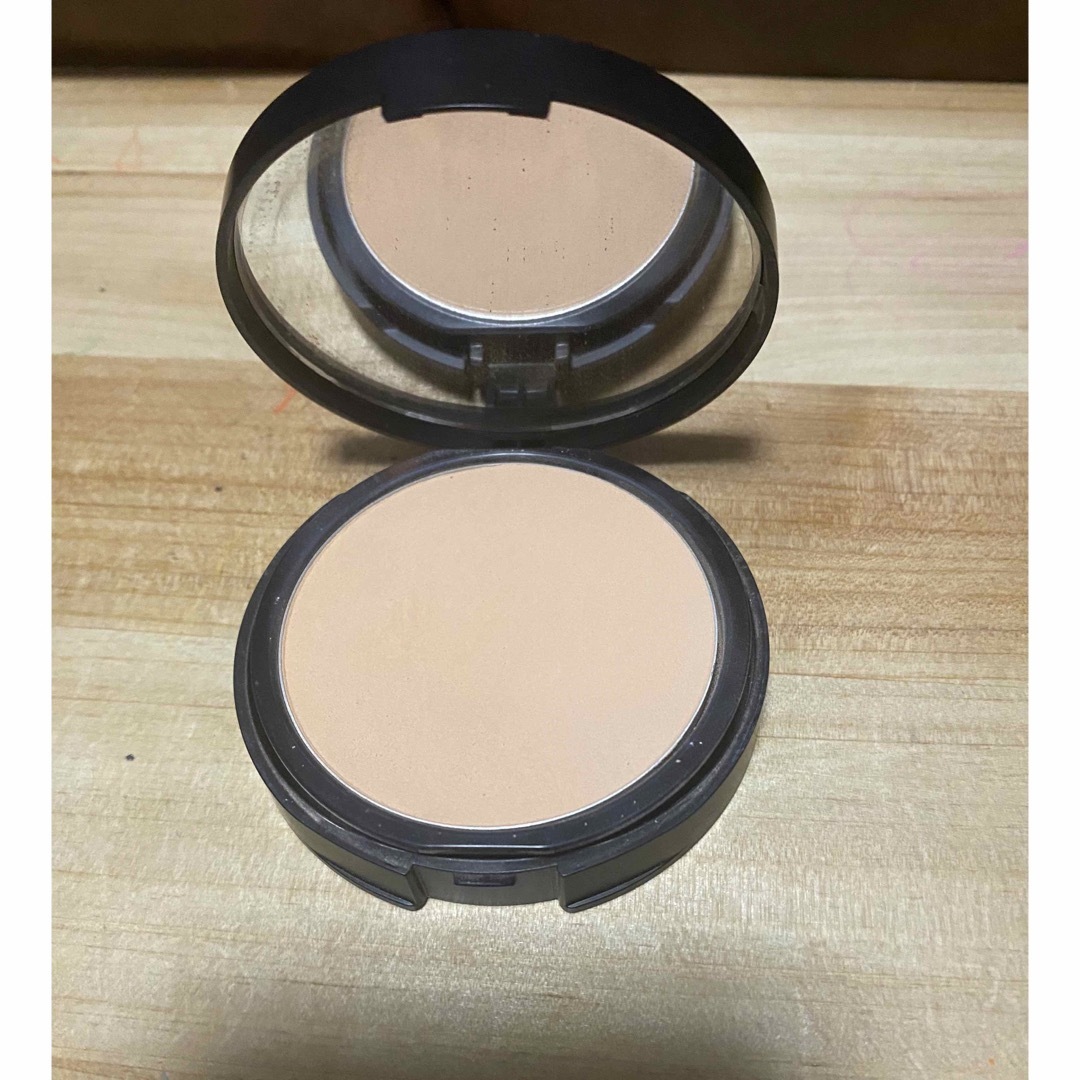 bareMinerals(ベアミネラル)のベアプロ 16HR パウダー ファンデーション　15N コスメ/美容のベースメイク/化粧品(ファンデーション)の商品写真