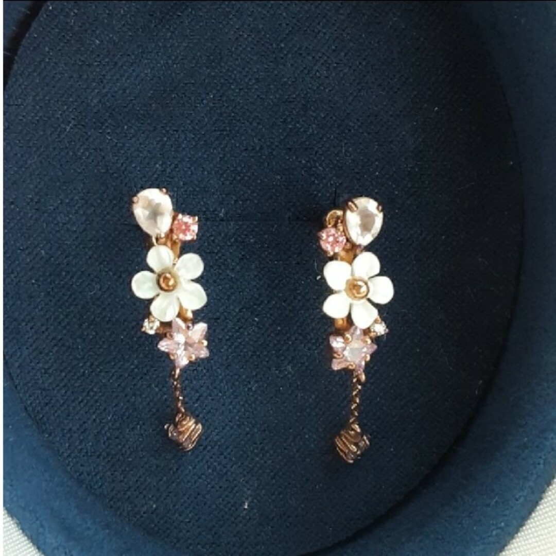 最新モデルが入荷 #イヤリング♡#サマンサティアラ #ペンタスフラワー