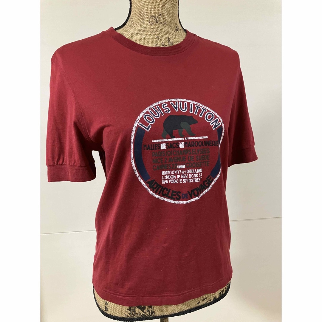 LOUIS VUITTON(ルイヴィトン)のLOUIS VUITTON ルイヴィトン Tシャツ レッド 赤 プリント　 レディースのトップス(Tシャツ(半袖/袖なし))の商品写真