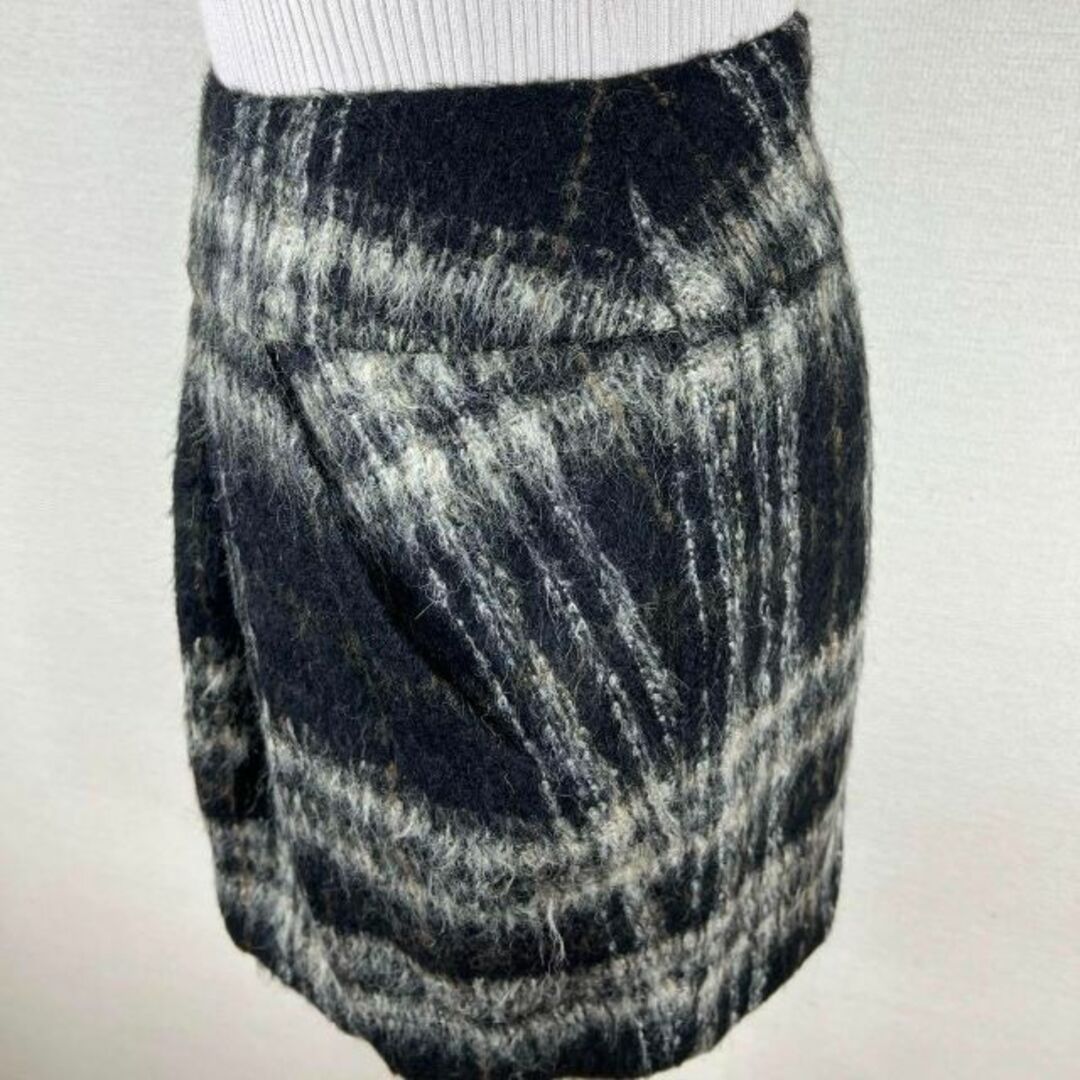 Spick & Span(スピックアンドスパン)のスピックアンドスパン　チェック柄タイトスカート　膝丈　フォーマル　黒　コクーン レディースのスカート(ひざ丈スカート)の商品写真