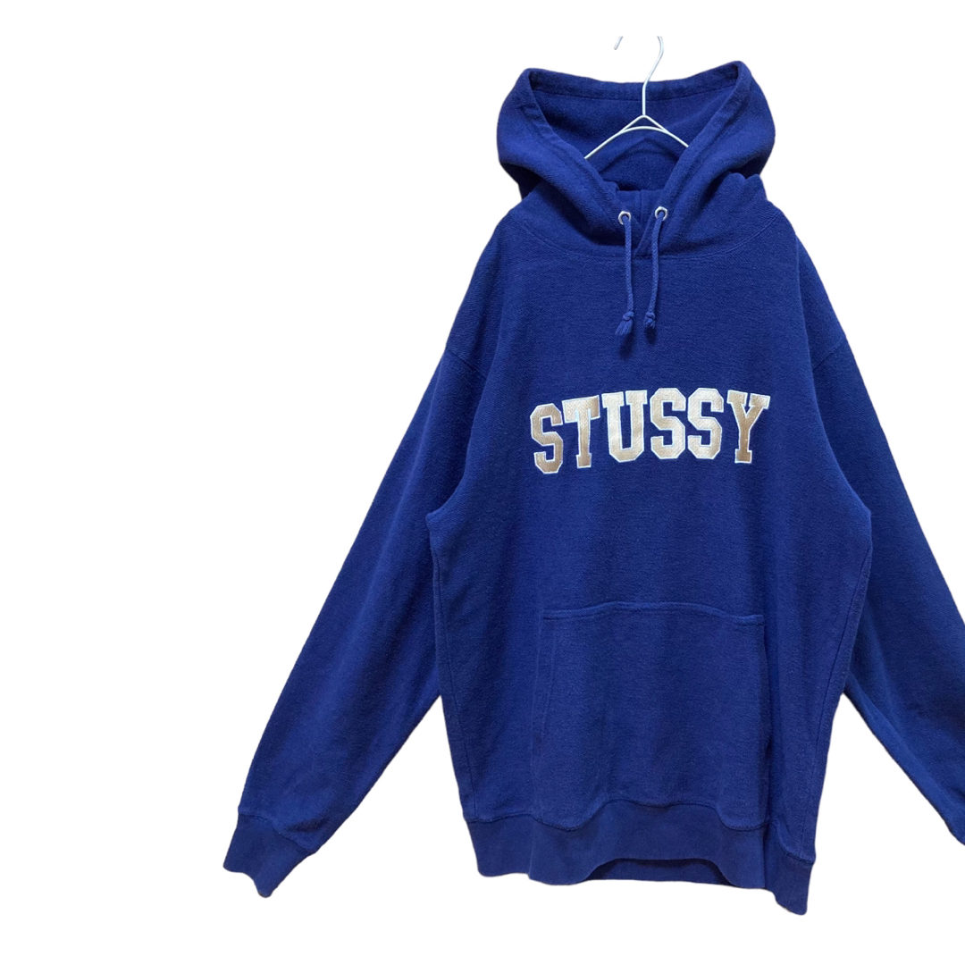 【稀少デザイン】 stussy センターロゴ刺繍パーカー　ユニセックス