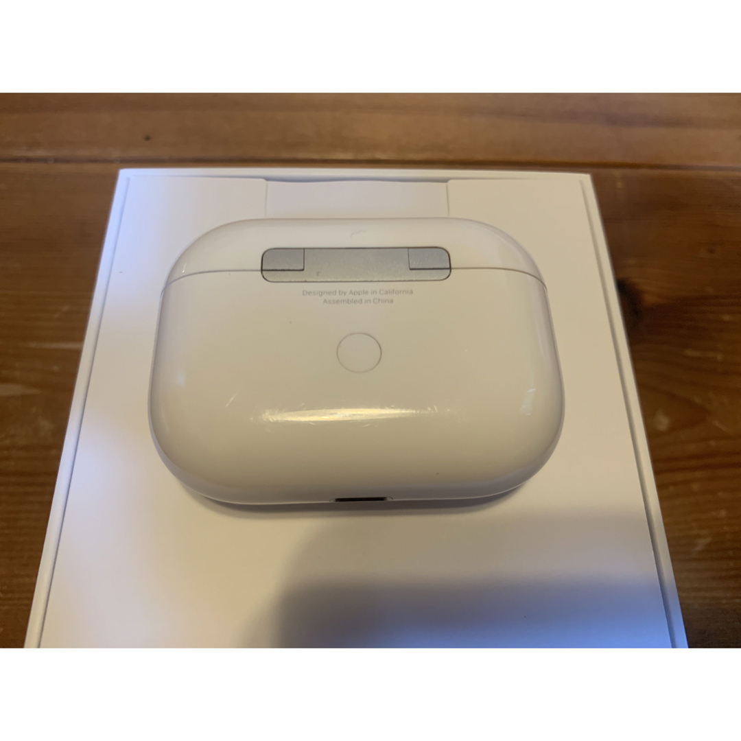 Apple(アップル)の正規品　AirPods Pro MWP22J/A スマホ/家電/カメラのオーディオ機器(ヘッドフォン/イヤフォン)の商品写真