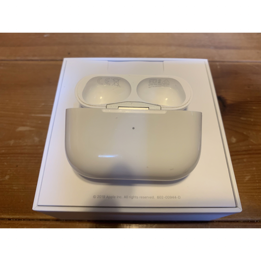 Apple(アップル)の正規品　AirPods Pro MWP22J/A スマホ/家電/カメラのオーディオ機器(ヘッドフォン/イヤフォン)の商品写真