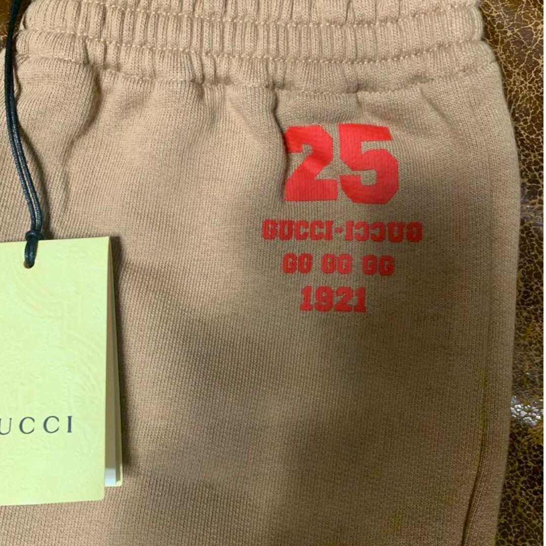 Gucci(グッチ)のGUCCI 1921 logo track trousers 8 キッズ/ベビー/マタニティのキッズ服男の子用(90cm~)(パンツ/スパッツ)の商品写真