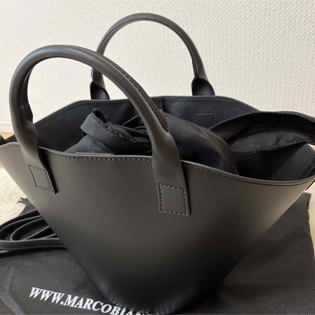 MARCO BIANCHINI(マルコビアンチーニ)のMARCO BIANCHINI マルコビアンキーニ レザーハンドバッグ　ブラック レディースのバッグ(ハンドバッグ)の商品写真