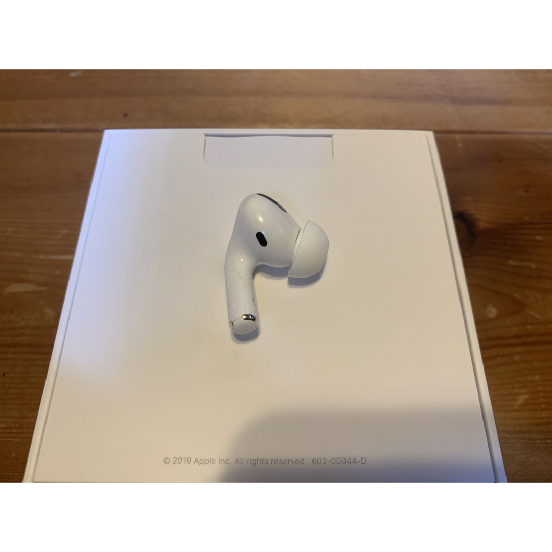 Apple(アップル)の正規品　AirPods Pro MWP22J/A 箱付き　付属品付き スマホ/家電/カメラのオーディオ機器(ヘッドフォン/イヤフォン)の商品写真