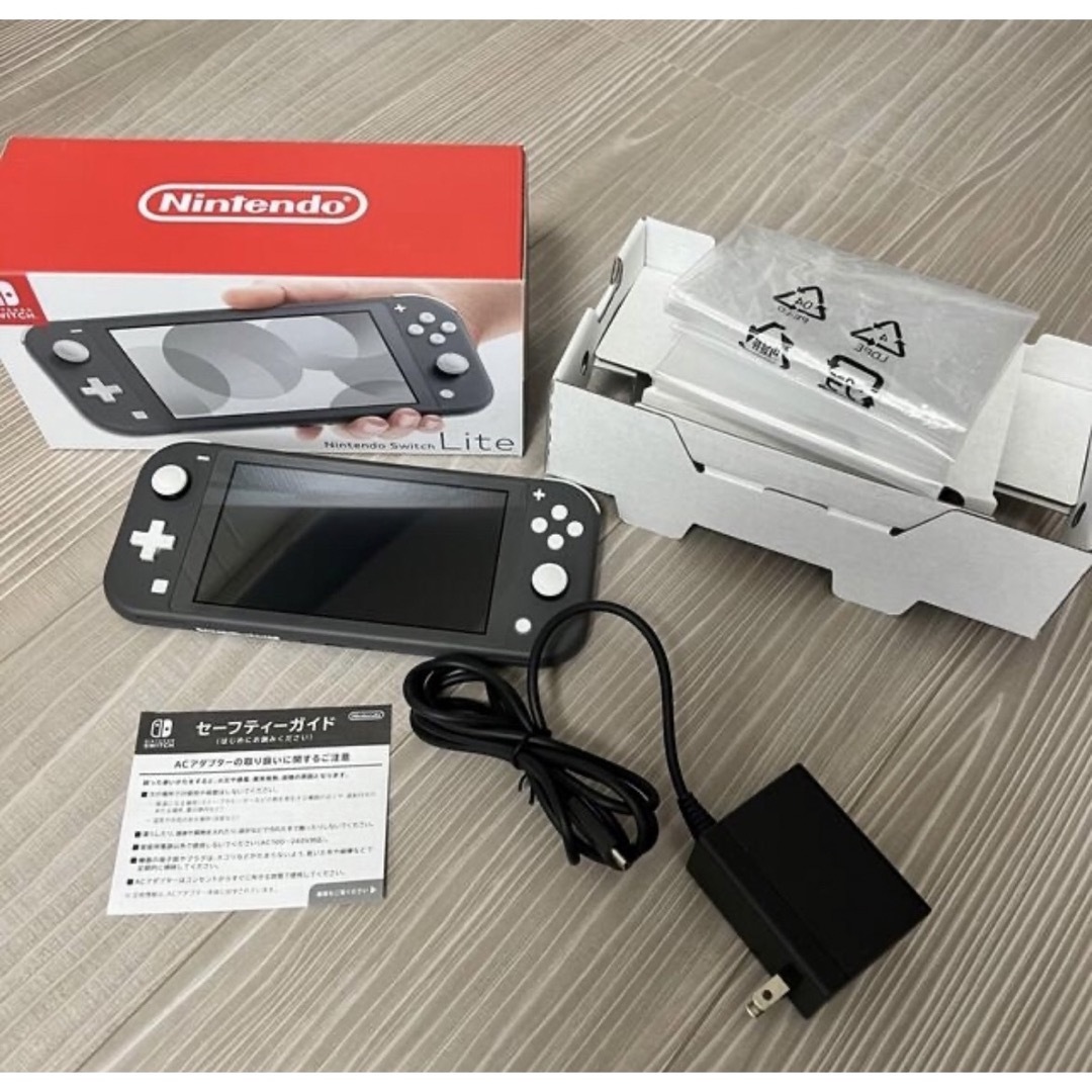 Nintendo Switch(ニンテンドースイッチ)の任天堂　switch light  グレー エンタメ/ホビーのゲームソフト/ゲーム機本体(携帯用ゲーム機本体)の商品写真