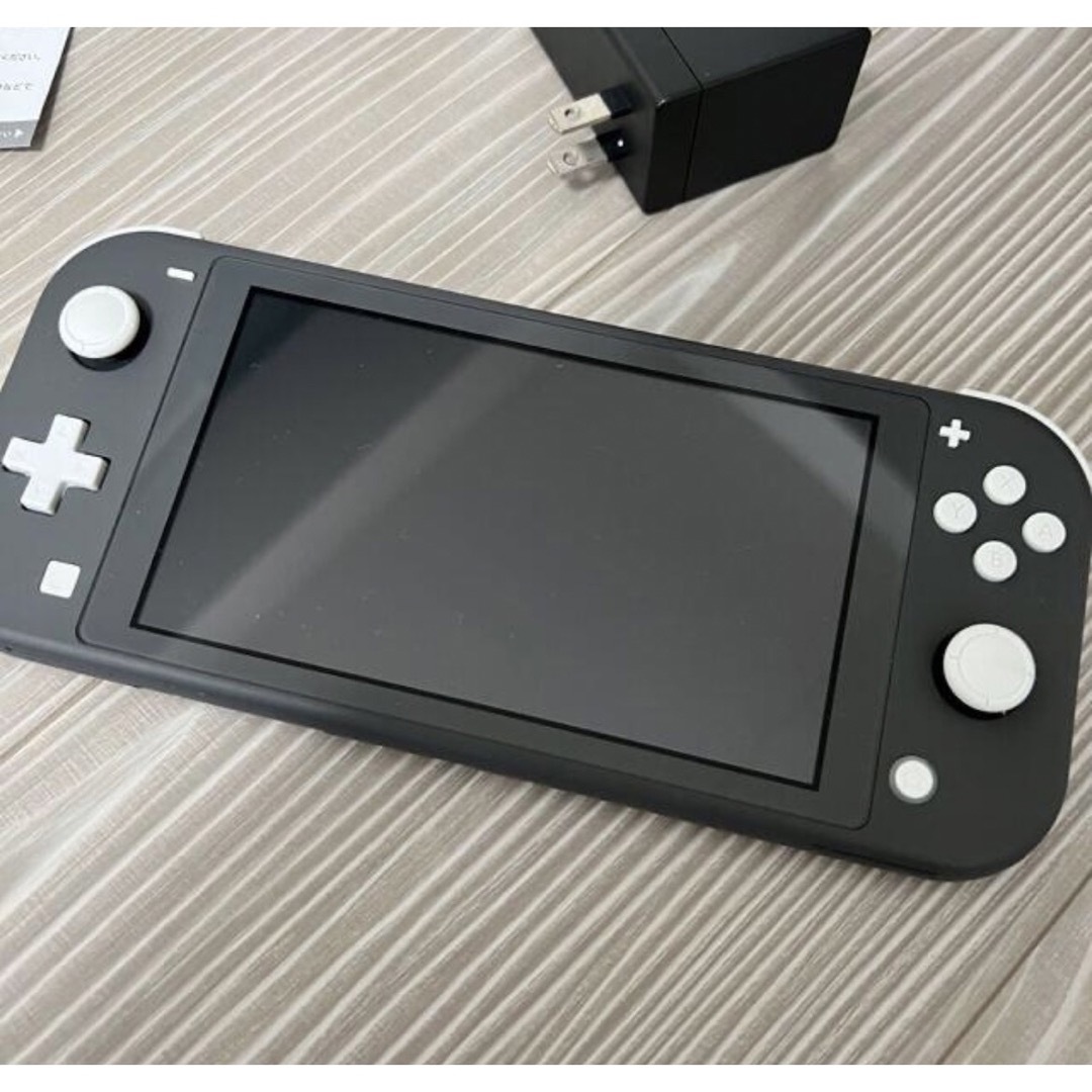 Nintendo Switch(ニンテンドースイッチ)の任天堂　switch light  グレー エンタメ/ホビーのゲームソフト/ゲーム機本体(携帯用ゲーム機本体)の商品写真