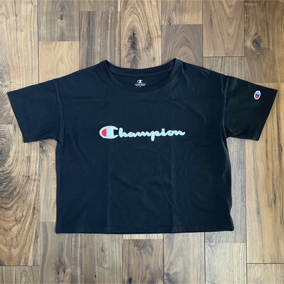 Champion(チャンピオン)の★お値下げ★【Champion】Tシャツ　ショート丈　半袖トップス　Mサイズ レディースのトップス(Tシャツ(半袖/袖なし))の商品写真